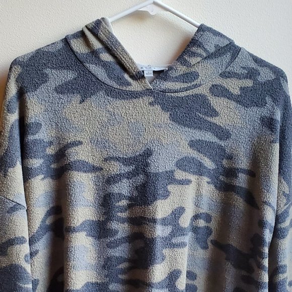 Gaze Camouflaged Cropped Fleece Hooded Sweatshirt - Picture 5 of 11